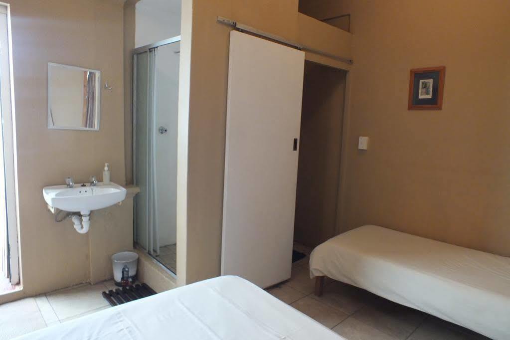 Oasis Shanti Backpackers Oudtshoorn Exterior photo